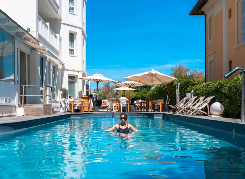 media.Gallery_Piscina_3LeRoseSpaHotel_Rimini